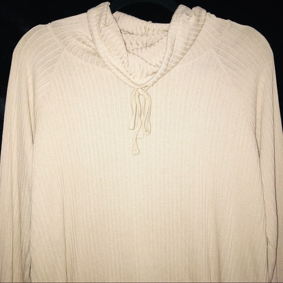 Versatile tan pullover - Picture 1 of 4